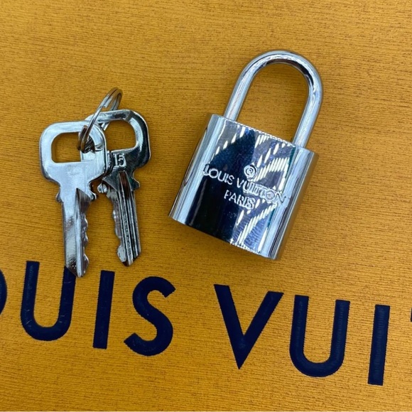 Louis Vuitton Silver Lock and Key ~ RARE! 🔓🔑 Necklace Charm or Adorn Handbag - Picture 12 of 16